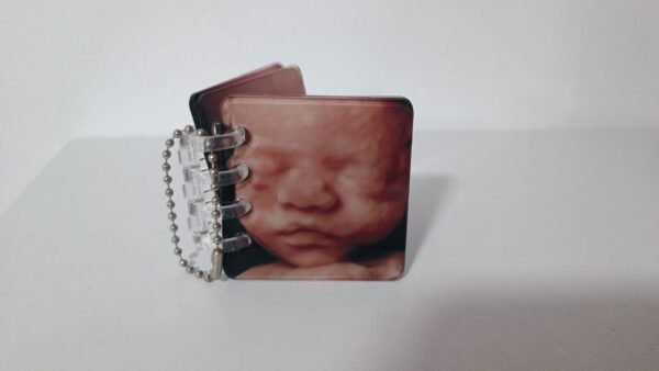Mini álbum de metacrilato con fotos de ecografía